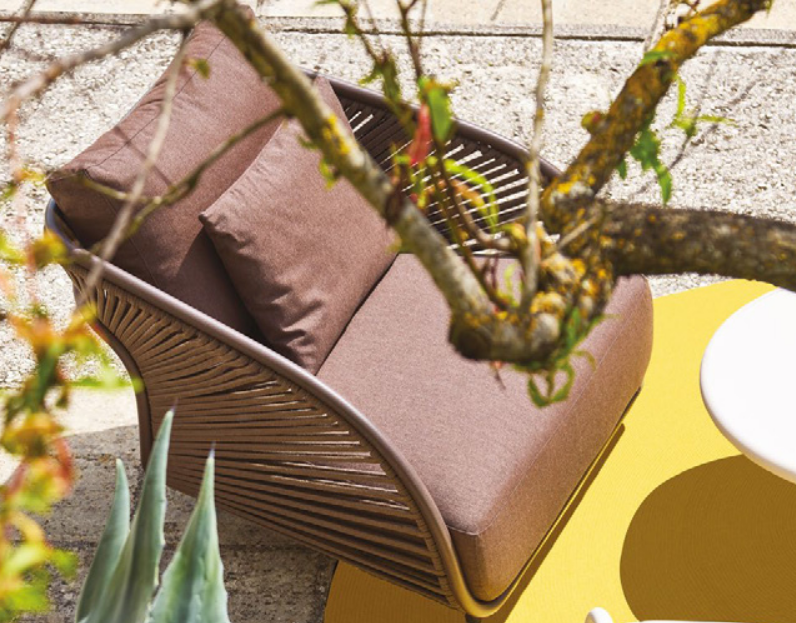 Best Materials for Luxury Outdoor Furniture in Coastal Areas