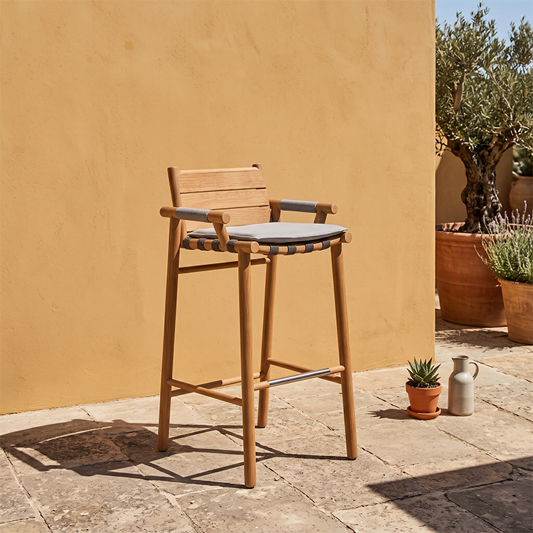 uz bar stool